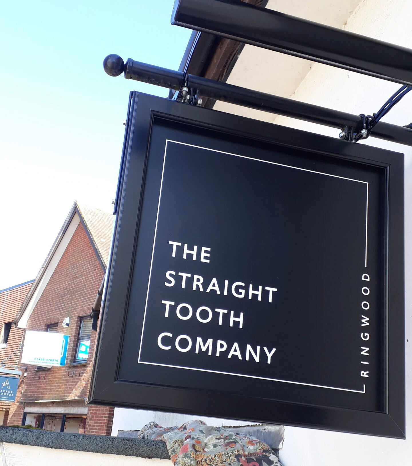 Projecting signage, hanging signage, graphic design bespoke signage, bespoke design, advertising, road side signage