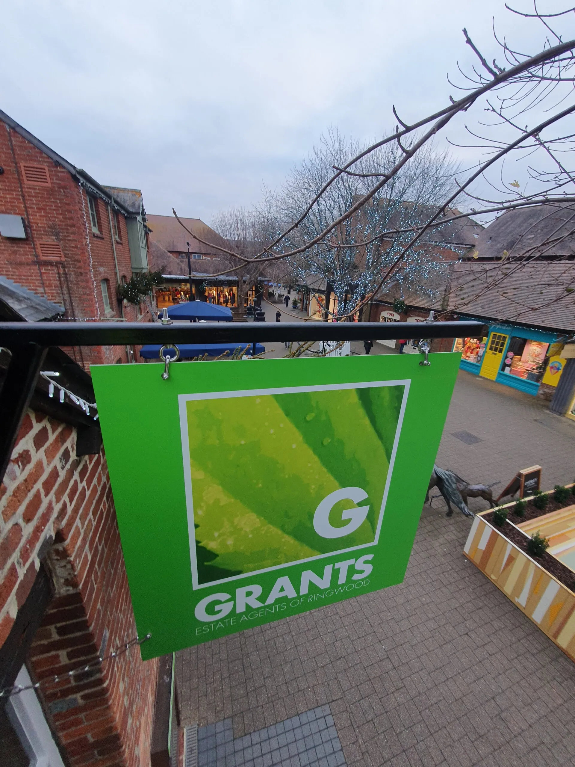 Projecting signage, hanging signage, graphic design bespoke signage, bespoke design, advertising, road side signage