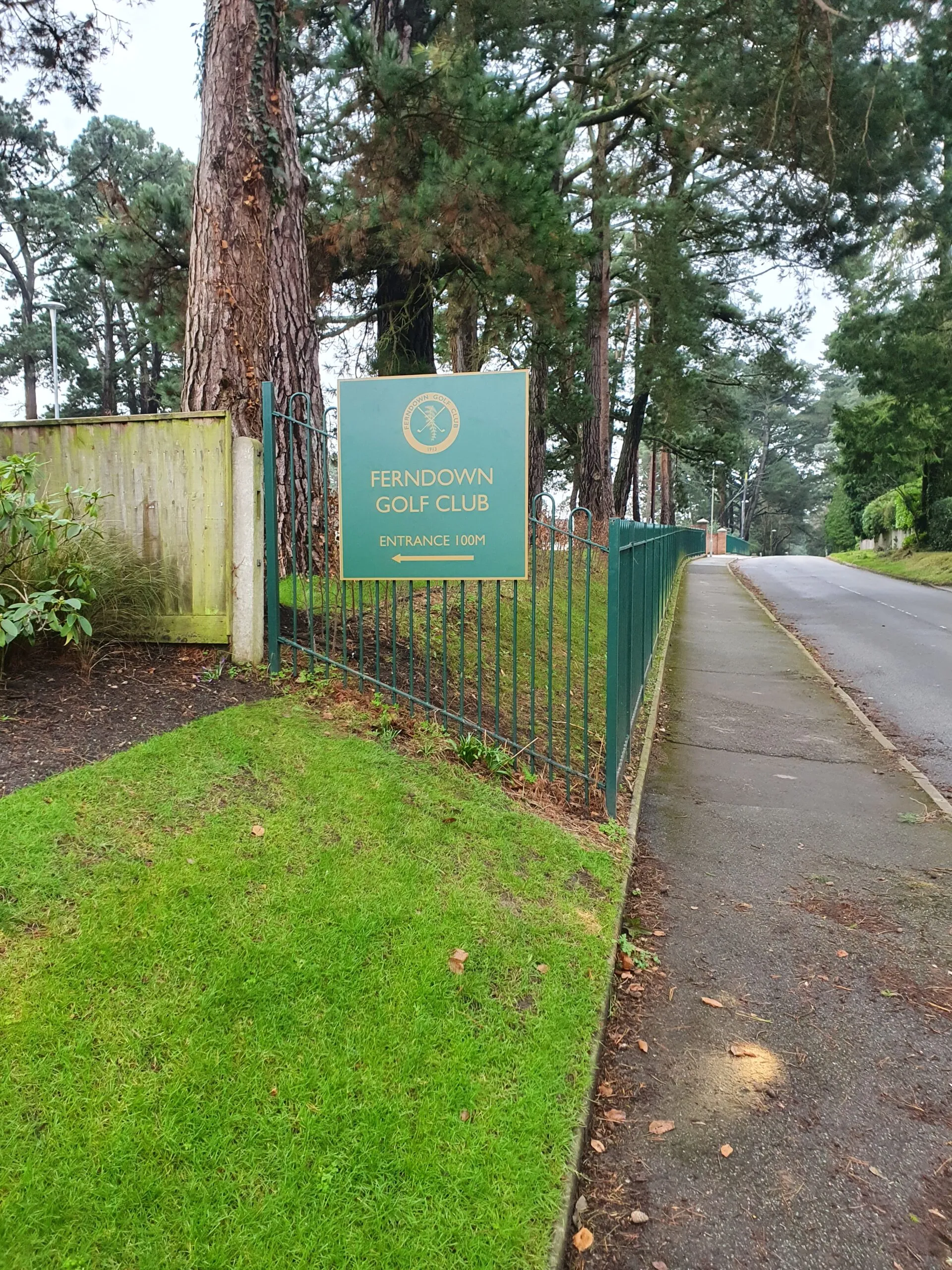 Golf Signage, Golf Course, Trackman, Tray Sign, Graphic design, Bespoke signage, custom signage, Multi site solutions